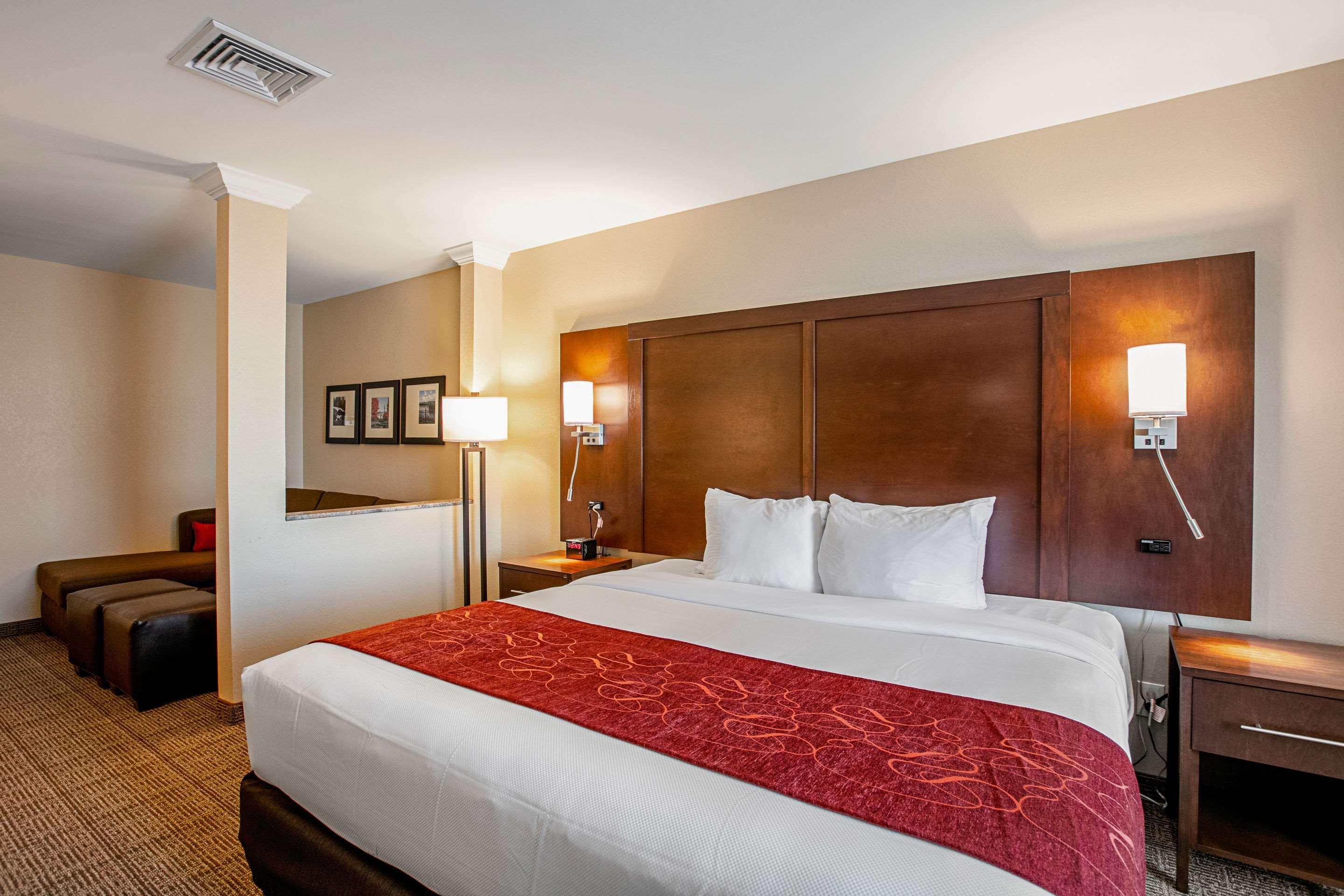 Comfort Suites Fishkill Near Interstate 84 Exterior photo